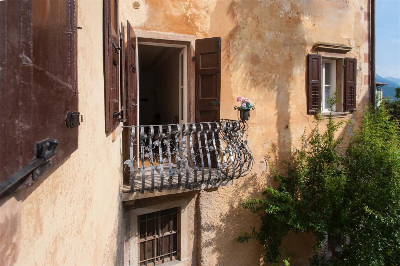 Apartamento Dimora Storica Caproni Arco Exterior foto