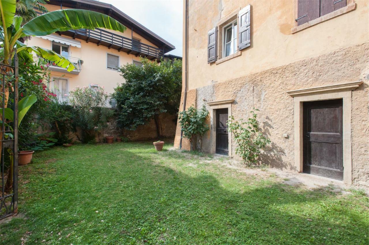 Apartamento Dimora Storica Caproni Arco Exterior foto