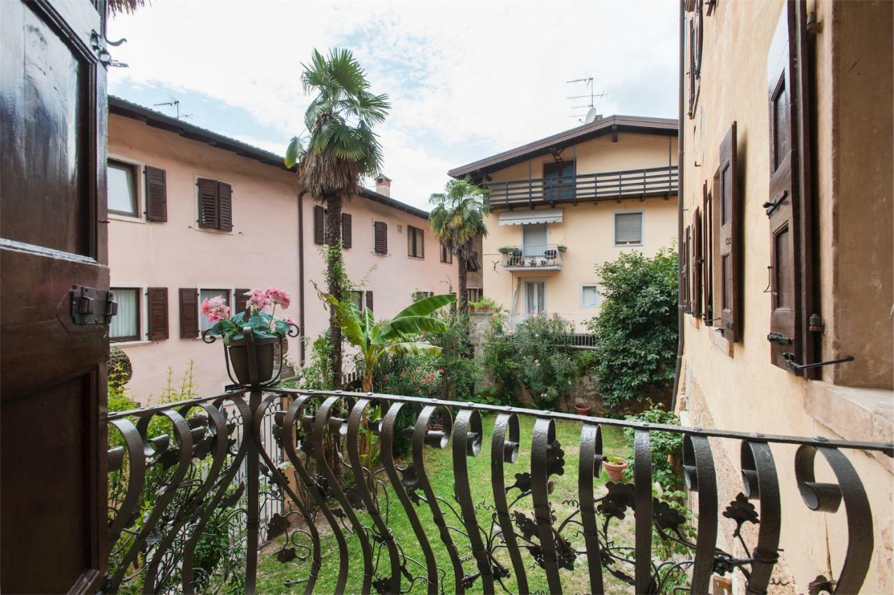 Apartamento Dimora Storica Caproni Arco Exterior foto